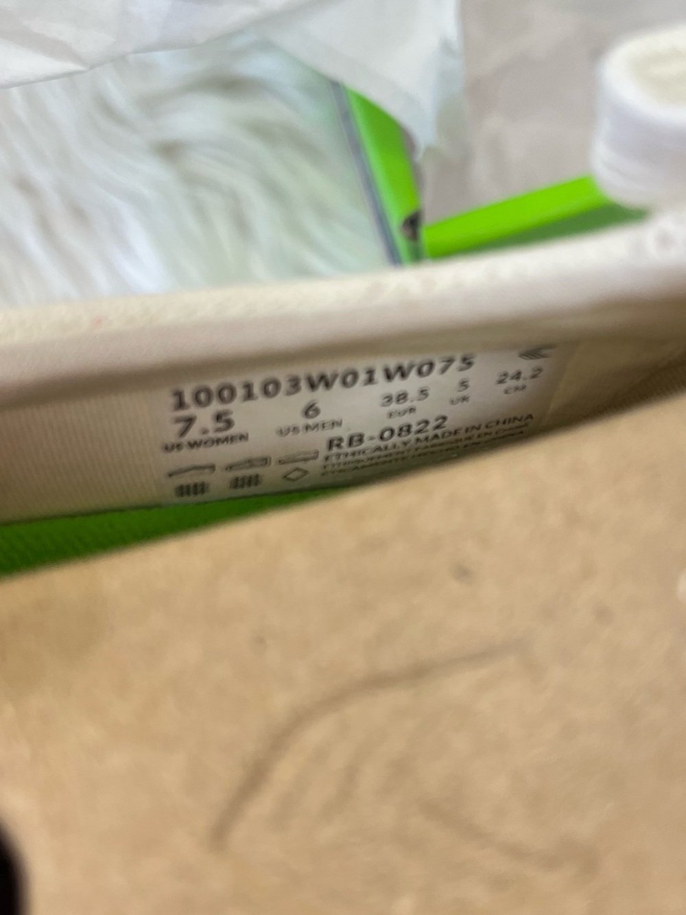 Cariuma white low canvas sneakers, tennis shoes, organic cotton, size 7.5 - Picture 10 of 10